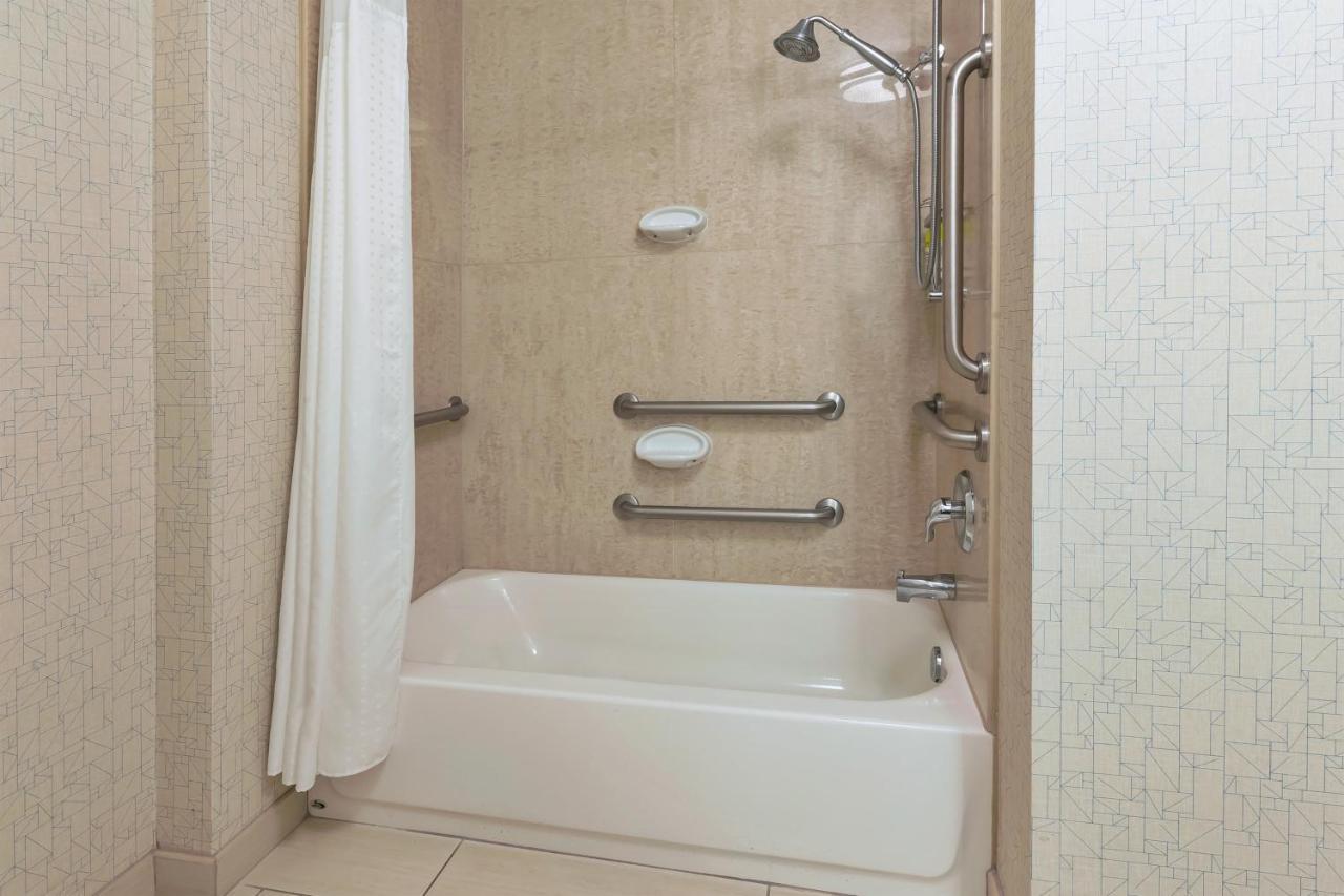 Holiday Inn Express Hotel & Suites Warminster-Horsham By Ihg Zimmer foto
